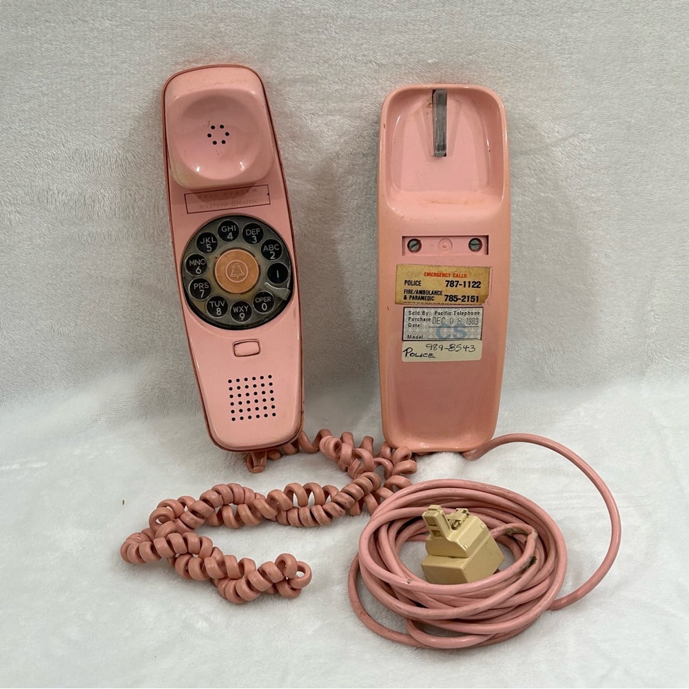 Vintage 1983 Peach Pink Rotary Trimline Telephone Bell System Western Electric.